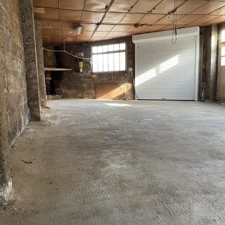 (3)