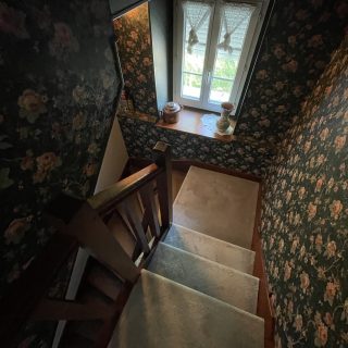 escalier moquette vintage