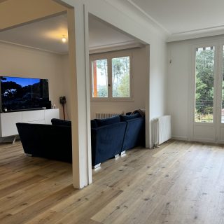 Brive, Salon ouvert, espace spacieux, parquet bois